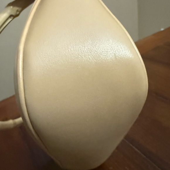 Gucci Cream Shoulder Bag with Bamboo Handle - Picture 5 of 15